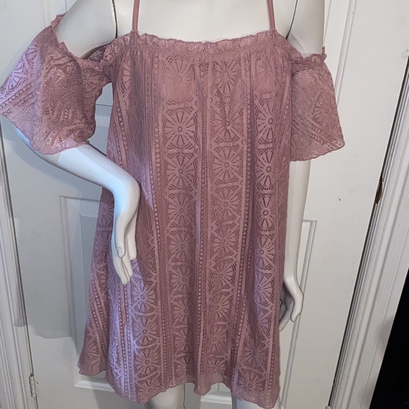 Off Shoulder Lace Shift Dress - Picture 6 of 9